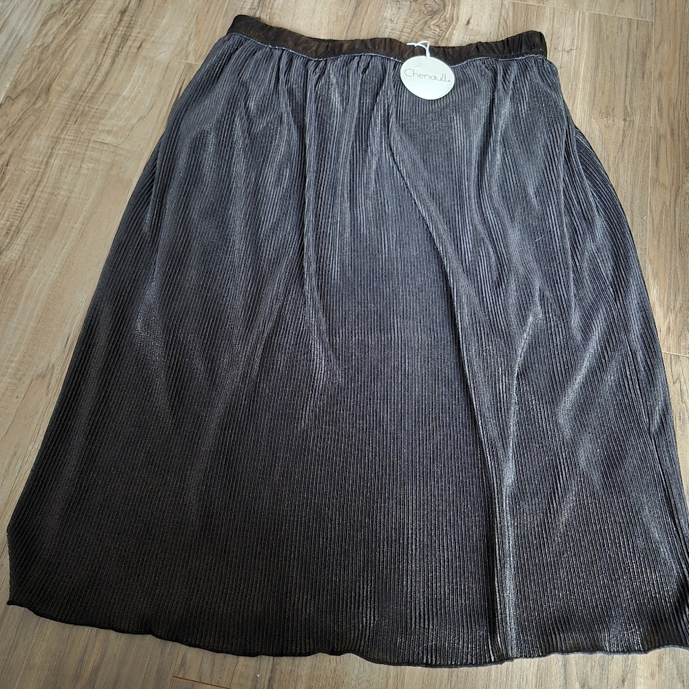 NWT Chenault Skirt Size XL With Metallic Detail